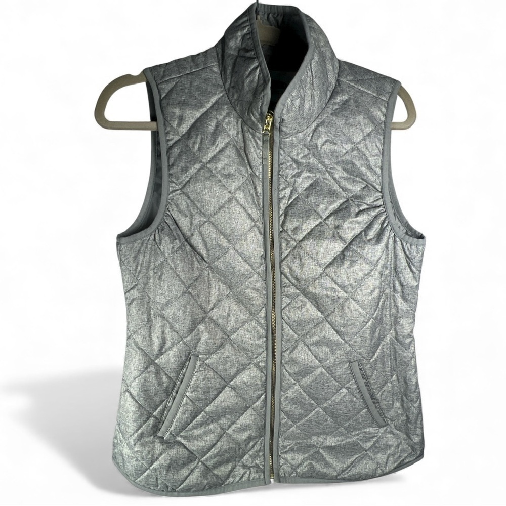 Old Navy Quilted Vest Gray Full Zip with Gold Zipper Pockets Size Small Petite - Picture 3 of 5